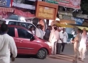 बक्सर में जिला कोषागार पदाधिकारी पर हमला, घर में घुसकर हथौड़ी से पिटाई