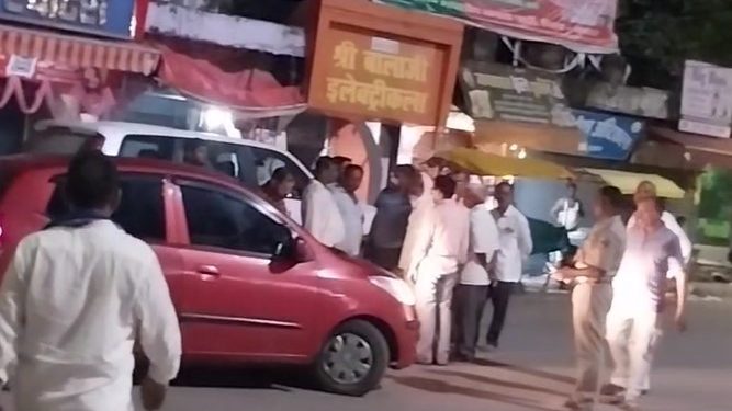 बक्सर में जिला कोषागार पदाधिकारी पर हमला, घर में घुसकर हथौड़ी से पिटाई