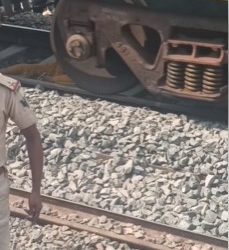 बेगूसराय रेलवे स्टेशन पर बड़ा हादसा टला, मालगाड़ी की चपेट में आए तीन लोग, बाल–बाल बचे वीडियो हुआ वायरल