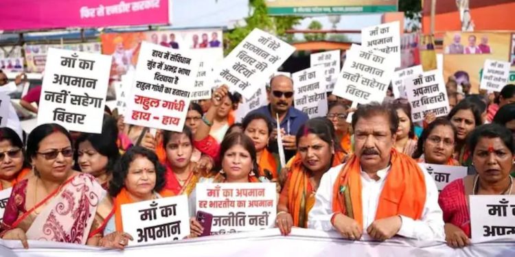 Bihar Bandh LIVE protest in Patna NDA workers protest PM Modi mother insult सीवान में सड़क पर उतरे कार्यकर्ता बिहार बंद सम्राट चौधरी का बयान बिहार बंद लाइव Patna Bihar bandh shops closed BJP protest