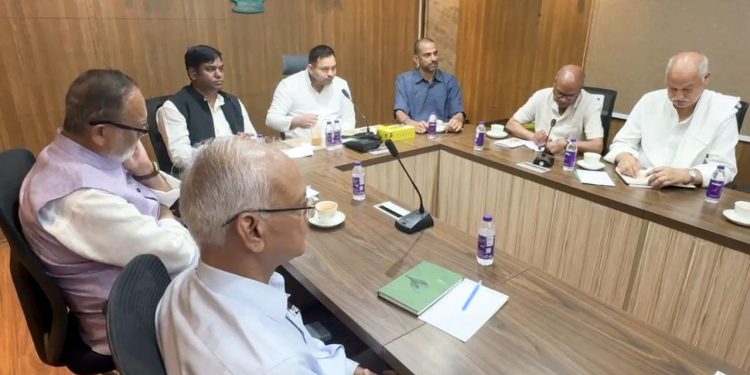 Bihar Chunav 2025 Mahagathbandhan meeting, Tejashwi Yadav with JMM RLJP leaders, Bihar election seat sharing formula, Hemant Soren in Bihar politics, Pashupati Paras joins Mahagathbandhan