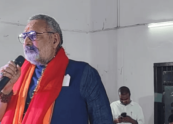 गिरिराज सिंह ने तेजस्वी पर साधा निशाना,  कहा तेजस्वी नहीं बनेंगे सीएम