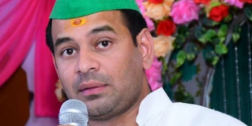 तेज प्रताप ने तेजस्वी से किया सवाल, राजद के पोस्टर से लालू राबड़ी की फोटो क्यों हुआ गायब