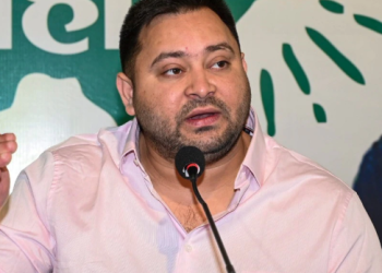  तेजस्वी यादव का पीएम मोदी पर तंज, कहा मुझे मैदान में दौड़ते देखा, चाय बेचते मोदी को किसने देखा