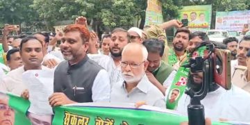AIMIM Protest at Lalu Residence Patna अख्तरुल ईमान लालू आवास प्रदर्शन ताजा खबर Bihar Election 2025 AIMIM Mahagathbandhan Demand AIMIM Supporters protest for Mahagathbandhan inclusion