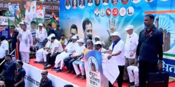 Voter Adhikar Yatra Live: पटना के गांधी मैदान में गांधी प्रतिमा पर पुष्पांजलि.. डकबंगला चौराहा पर सभा