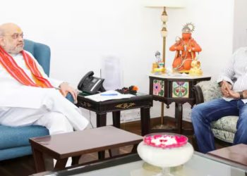 “पवन सिंह और उपेंद्र कुशवाहा दिल्ली बातचीत” “पवन सिंह अमित शाह मुलाकात फोटो” “दिल्ली में पवन सिंह की राजनीतिक बैठक” “पवन सिंह बीजेपी वापसी चर्चा”