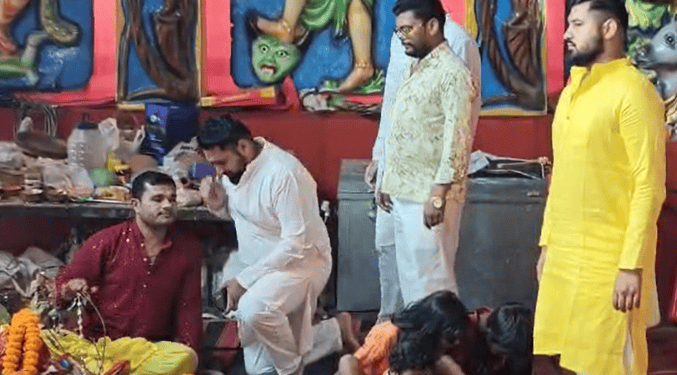 अनंत सिंह की पत्नी बेटों के साथ पहुंची डाक बंगला चौराहा,  मां दुर्गा की पूजा अर्चना की