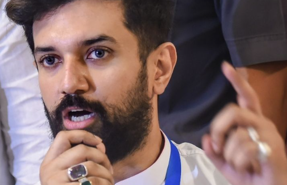 Bihar News NDA में सीट बंटवारे से पहले LJP(R) का बड़ा ऐलान, चिराग पासवान बन सकते बिहार के CM