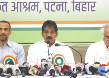 “Bihar Congress CWC meeting Sadaqat Ashram”, “Rahul Gandhi at Patna Congress meeting”, “Mallikarjun Kharge Bihar CWC speech”, “Vote Chor Gaddi Chhod campaign rally”, “Congress Sangathan Srijan Abhiyan in Bihar”