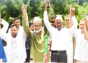 Tejashwi Yadav meeting with Mahagathbandhan leaders Bihar election RJD Congress Left VIP Bihar seat sharing discussion Mukesh Sahani Bihar deputy CM demand news Mahagathbandhan alliance meeting at Tejashwi residence Patna