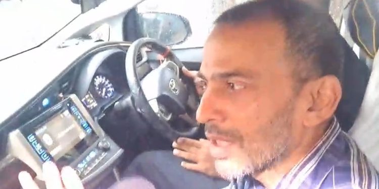 "महागठबंधन बैठक के बाद मीडिया से बात करते शकील अहमद खान" "पटना में महागठबंधन की मीटिंग स्थल की तस्वीर" "बिहार चुनाव को लेकर रणनीति बनाते विपक्षी नेता" "सीट बंटवारे पर महागठबंधन नेताओं के बीच चर्चा"