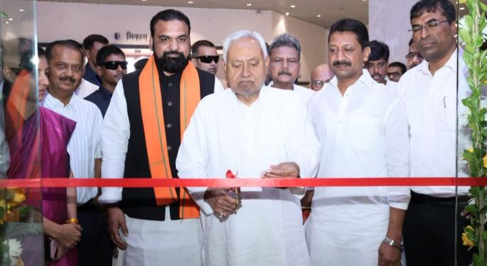 Nitish Kumar inaugurates Virtual Reality Theatre in Patna Bihar CM launches Astro Park and Science Projects Patna Planetarium Virtual Reality Show Bihar Bihar Technology Development News Virtual Reality Theatre Bihar Latest Updates