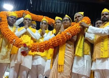 ओमप्रकाश राजभर पटना अधिवेशन में भाषण देते हुए सुभासपा राष्ट्रीय अधिवेशन की तस्वीर बिहार NDA गठबंधन का ऐलान बिहार चुनाव 2025 की तैयारी पटना रविंद्र भवन में आयोजित सुभासपा कार्यक्रम