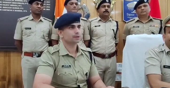 पटना पुलिस फर्जी आईपीएस गिरफ्तार ADG नाम से फर्जी ईमेल बनाने वाला आरोपी फुलवारीशरीफ थाना पटना साइबर अपराध पुलिस पूछताछ में गिरफ्तार ठग Bihar Cyber Crime Fake IPS Case