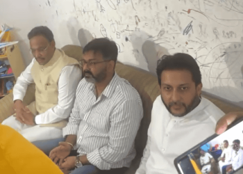 उपेन्द्र कुशवाहा के घर मिलने पहुंचे भोजपुरी स्टार पवन सिंह