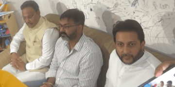 उपेन्द्र कुशवाहा के घर मिलने पहुंचे भोजपुरी स्टार पवन सिंह