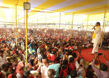 प्रशांत किशोर पूर्णिया जनसभा PK Jan Suraj Rally Bihar नीतीश कुमार पर प्रशांत किशोर का हमला Congress तारिक अनवर बाढ़ निरीक्षण विवाद सुप्रीम कोर्ट आधार कार्ड बिहार फैसला