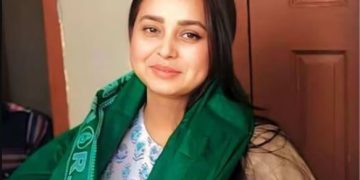 Rohini Acharya clarification statement रोहिणी आचार्य राजनीति अफवाहें Rohini Acharya Mahalaya tweet महिला सम्मान और परिवार