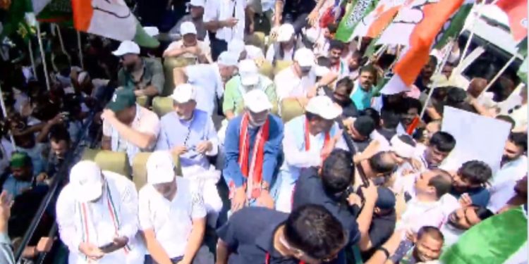 Voter Adhikar Yatra Live: खुली बस में सवार गांधी मैदान पहुंचे राहुल-तेजस्वी.. साथ में महागठबंधन के सभी नेता