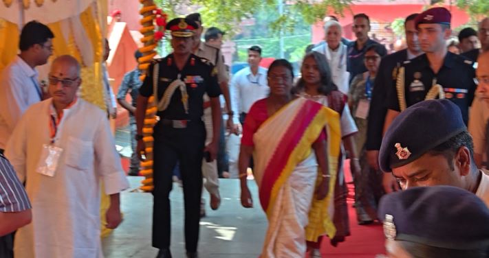 राष्ट्रपति द्रौपदी मुर्मू पिंडदान गया, Vishnupad Mandir Gaya Pitrapaksh, Rashtrapati Murmu Gaya Visit 2025, गया पितृपक्ष पिंडदान तस्वीर