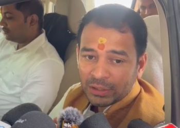 Tej Pratap Yadav speaking at rally”, “Crowd at Tejashwi Yadav Bihar Adhikar Yatra”, “News clip screenshot: alleged abuse video”