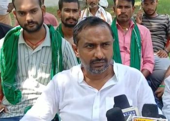 Anirudh Yadav Speech in Bakhtiyarpur Tej Pratap Yadav पर अनिरुद्ध यादव का बयान Bihar Election 2025 RJD vs BJP Crowd Tejashwi Yadav Rally Bakhtiyarpur Bihar बख्तियारपुर डंपिंग यार्ड विवाद अनिरुद्ध यादव