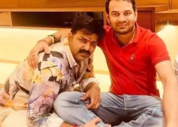 Tej Pratap Yadav speaking at rally Pawan Singh meeting BJP leaders in Delhi जनशक्ति जनता दल ब्लैकबोर्ड चिन्ह Tej Pratap और Prashant Kishor आरोप प्रत्यारोप बिहार सियासी संघर्ष 2025