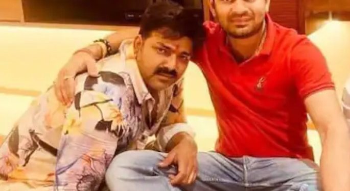 Tej Pratap Yadav speaking at rally Pawan Singh meeting BJP leaders in Delhi जनशक्ति जनता दल ब्लैकबोर्ड चिन्ह Tej Pratap और Prashant Kishor आरोप प्रत्यारोप बिहार सियासी संघर्ष 2025