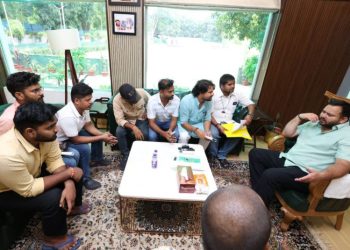 Patna Protest Survey Workers 2025 पटना में संविदा कर्मियों का आक्रोश मार्च Bihar Police Lathicharge on Contract Workers तेजस्वी यादव ने संविदा कर्मियों को समर्थन दिया पटना बीजेपी दफ्तर घेराव आंदोलन