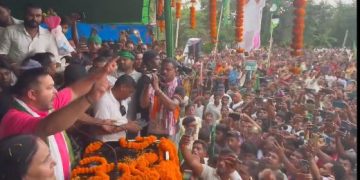 Tejashwi Yadav Bihar Rally Speech 2025 तेजस्वी यादव का NDA सरकार पर भ्रष्टाचार का आरोप Bihar Election 2025 Tejashwi vs NDA तेजस्वी यादव वैशाली रैली तस्वीर