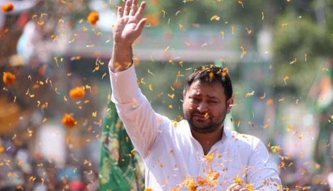 Tejashwi Yadav Bihar Adhikar Yatra Jahanabad Rally तेजस्वी यादव की जनसभा जहानाबाद गांधी मैदान RJD supporters welcome Tejashwi Yadav Bihar Yatra Bihar politics 2025 Tejashwi Yadav rally visuals