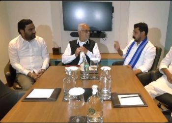 बी. सुदर्शन रेड्डी की तस्वीर, चंद्रशेखर आज़ाद समर्थन, हनुमान बेनीवाल मुलाकात, उपराष्ट्रपति चुनाव 2025 अपडेट