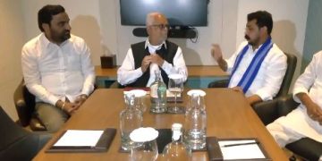 बी. सुदर्शन रेड्डी की तस्वीर, चंद्रशेखर आज़ाद समर्थन, हनुमान बेनीवाल मुलाकात, उपराष्ट्रपति चुनाव 2025 अपडेट