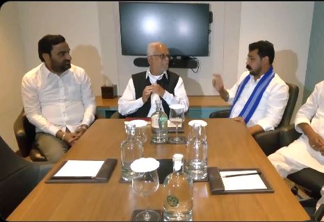 बी. सुदर्शन रेड्डी की तस्वीर, चंद्रशेखर आज़ाद समर्थन, हनुमान बेनीवाल मुलाकात, उपराष्ट्रपति चुनाव 2025 अपडेट