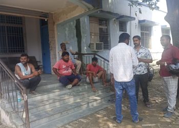 Chhapra News मसूरिया के खेत में युवक का शव मिलने से सनसनी, चाकू से गोदकर की गई हत्या