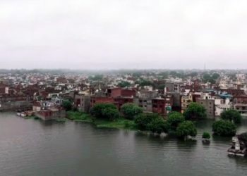 Bhagalpur News गंगा और कोशी नदी उफान पर, नवगछिया में तबाही