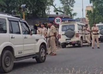 Bihar News मोकामा रेलखंड पर बड़ी वारदात, ट्रेन रोककर अटेंडेंट का अपहरण