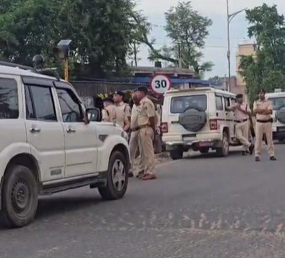 Bihar News मोकामा रेलखंड पर बड़ी वारदात, ट्रेन रोककर अटेंडेंट का अपहरण