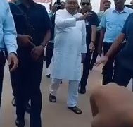 बख्तियारपुर में सीएम नीतीश को युवाओं ने घेरा, लाइब्रेरियन वैकेंसी पर किया सवाल