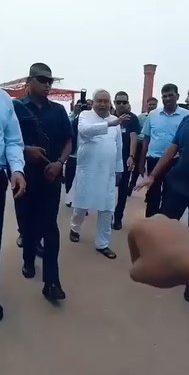 बख्तियारपुर में सीएम नीतीश को युवाओं ने घेरा, लाइब्रेरियन वैकेंसी पर किया सवाल