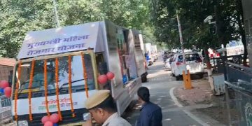 नीतीश कुमार ने महिलाओं के लिए रोजगार पोर्टल लॉन्च किया, जागरूकता वाहन को दिखाई हरी झंडी