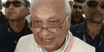 दो फेज में चुनाव कराने पर राज्यपाल आरिफ मोहम्मद खान का बड़ा बयान, हमें इलेक्शन कमीशन पर भरोसा करना चाहिए