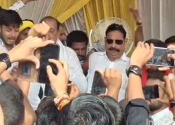 Anant Singh Stage Collapse Photo, Mokama JDU Rally Viral Video Image, Bihar Election 2025 Anant Singh Picture, Anant Singh Supporters Crowd Image, Mokama Election Campaign Bihar Photo