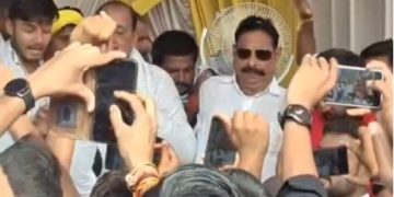 Anant Singh Stage Collapse Photo, Mokama JDU Rally Viral Video Image, Bihar Election 2025 Anant Singh Picture, Anant Singh Supporters Crowd Image, Mokama Election Campaign Bihar Photo