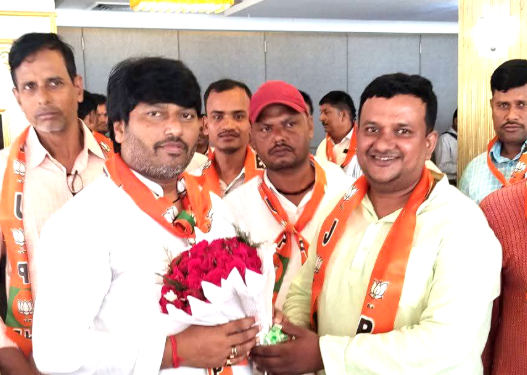 बिहार विधानसभा चुनाव 2025: महागठबंधन को बड़ा झटका, VIP के पूर्व राष्ट्रीय उपाध्यक्ष बद्री पूर्वे समेत कई नेता BJP में शामिल