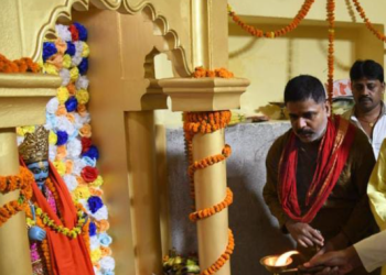 मुख्यमंत्री ने गर्दनीबाग ठाकुड़बाड़ी पहुंचकर की भगवान चित्रगुप्त की पूजा-अर्चना