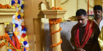 मुख्यमंत्री ने गर्दनीबाग ठाकुड़बाड़ी पहुंचकर की भगवान चित्रगुप्त की पूजा-अर्चना