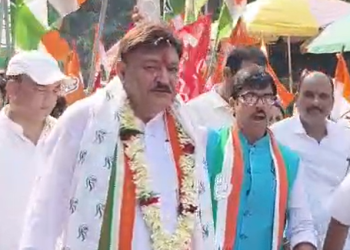 भागलपुर: महागठबंधन के कांग्रेस प्रत्याशी अजीत शर्मा ने दाखिल किया नामांकन, जनसैलाब ने सजाया जोश भरा जुलूस