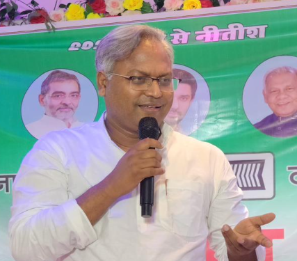 जेडीयू राष्ट्रीय महासचिव मनीष वर्मा ने राजापाकर में NDA प्रत्याशी के समर्थन में की जनसभा, नीतीश कुमार को बताया बिहार का ‘अजातशत्रु’